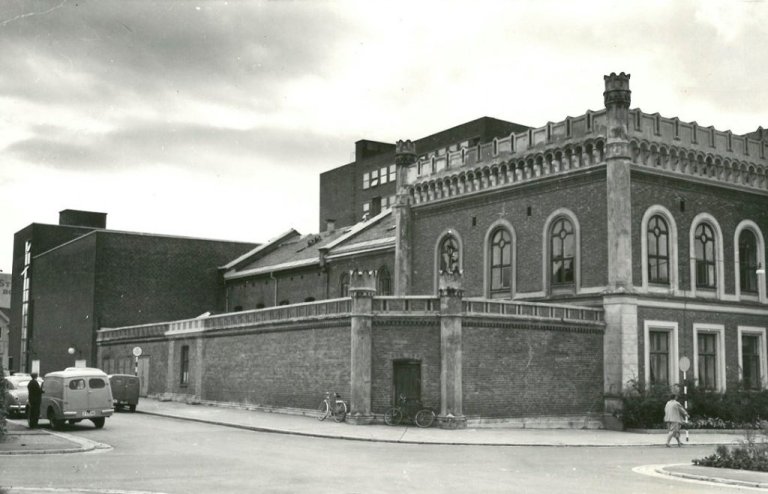 Sanger-Hans 8 Den tidligere luftegården for de innsatte. Foto Drammen byarkivukjent fotograf.jpg