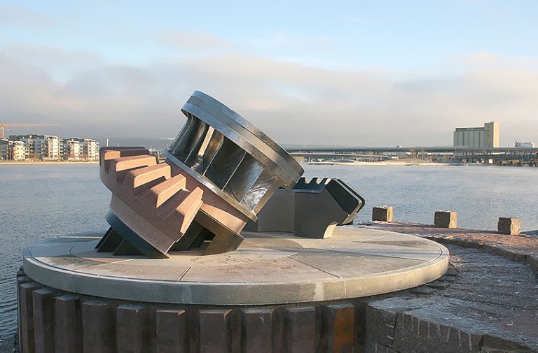 Monument Turbinen av Hans Martin Øien.jpg