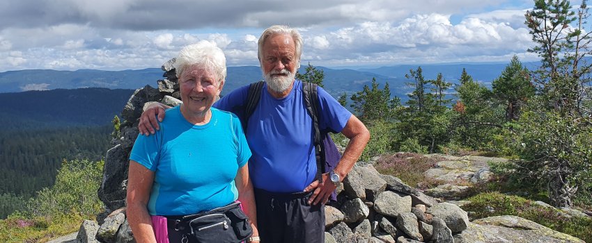 Ruth Melby og Kjell Buene ved Myrehogget.